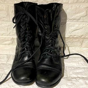 STEVE MADDEN black leather ankle boots. 8.5
